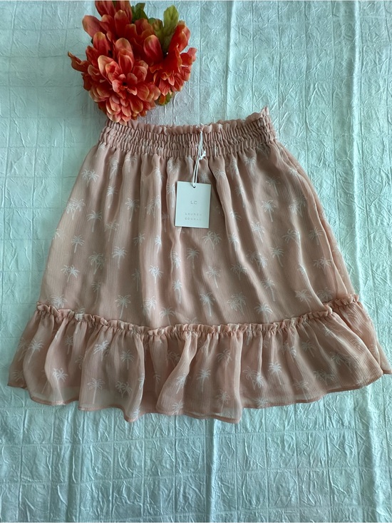 LC Lauren Conrad Dresses & Skirts - NWT LC Lauren Conrad Blush Pink Palm  Ruffled Mini Skirt